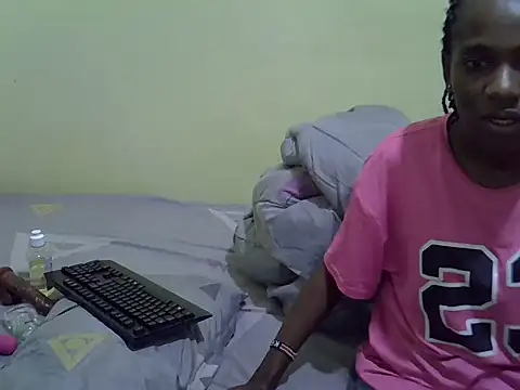 Pearl_petite webcam