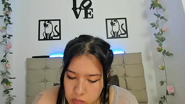 LinaBrowm webcam