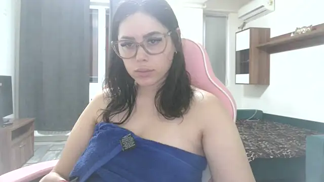 LovelyJulliette webcam