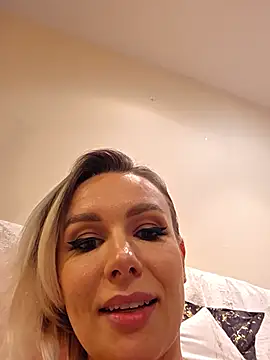 AureliaDoux webcam