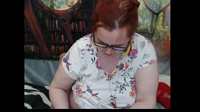PlayfullMature webcam
