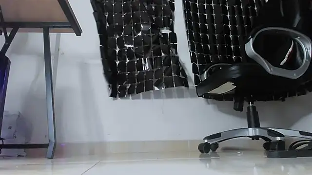 MissAlmaFenix webcam