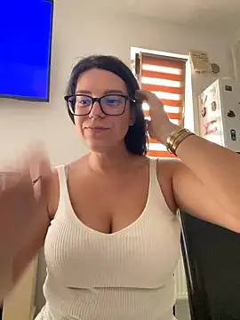 NadiraNoor webcam