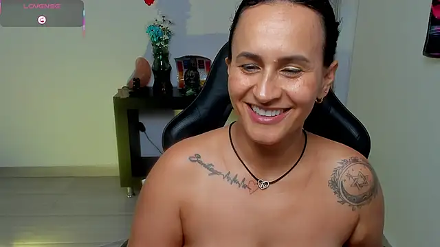 Sara_Charmy webcam