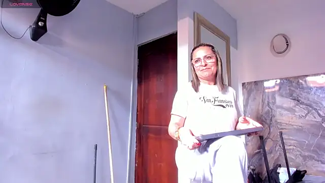 Agatha_Pleasure webcam