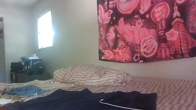 CreamySavageDoll webcam