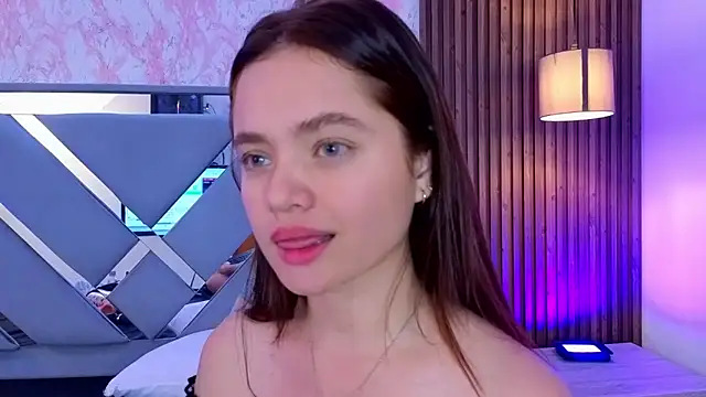 LittleeSara18 webcam