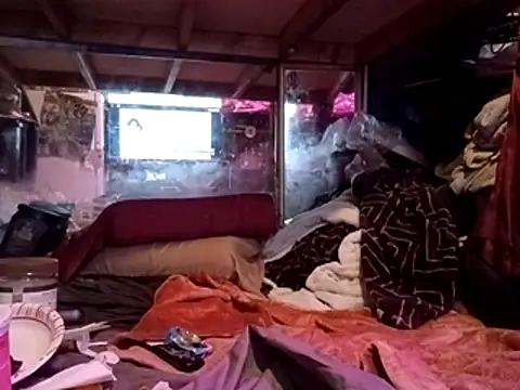 nearby_causual webcam