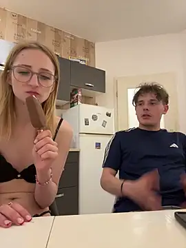 LauraundSteve_ webcam