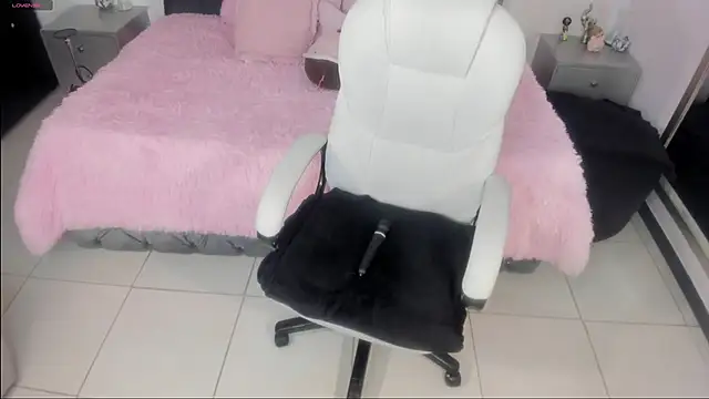 conny__curly webcam