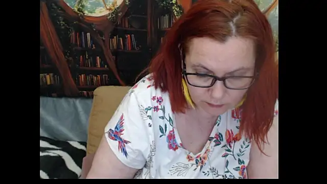 PlayfullMature webcam