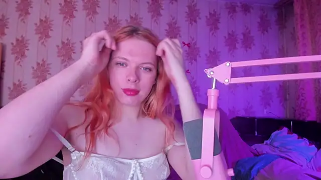 Cutie_Bambi webcam