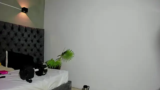 salomon_koude (Ask my age) - jerk off  show cum