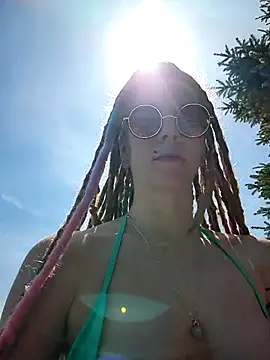 lucidlucy (F young) - Shake some booty in ya face