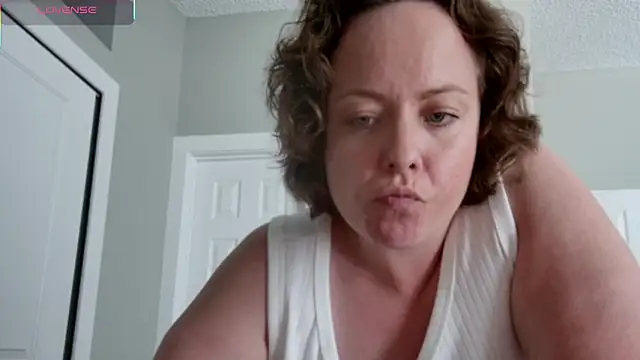 julimonroe webcam