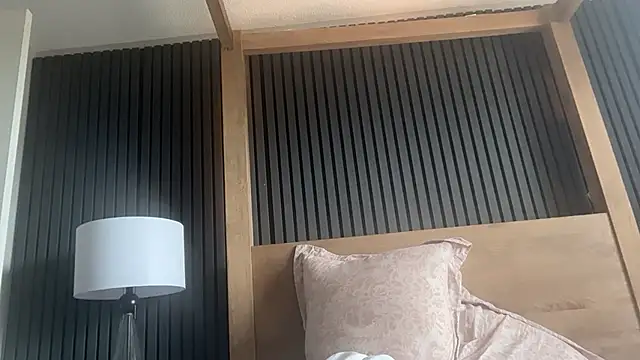 bubblebuttblondeboy webcam