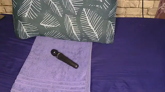 Sweethoneyglow webcam