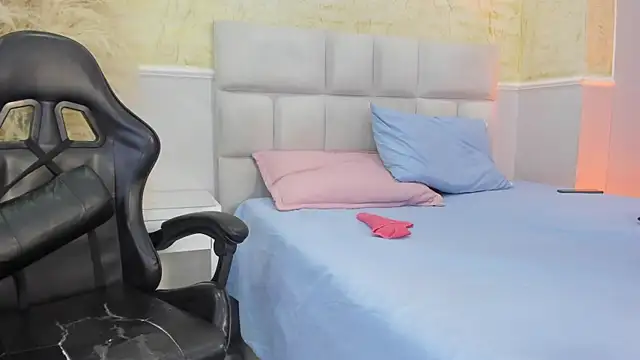 TaylorClay_ webcam