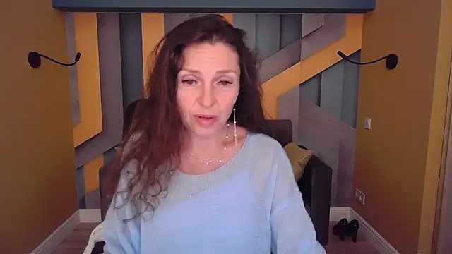 EllaLong webcam