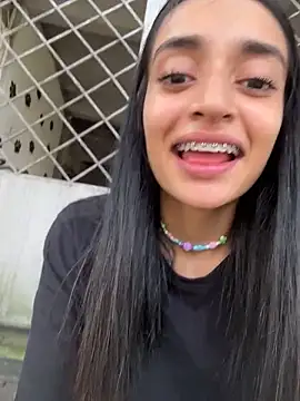leilani_X webcam