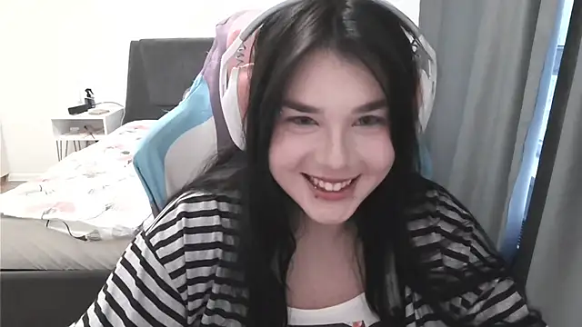 LunarMia webcam