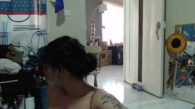 AlinaWoolf_ webcam