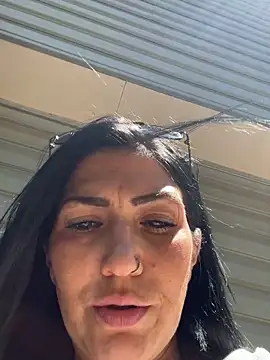 littlemisseeve (F milf) - Squirt outside