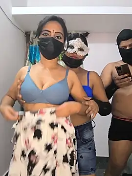 Family02 Live Webcam on Stripchat