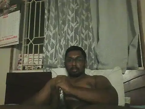 Straightchennaibull webcam