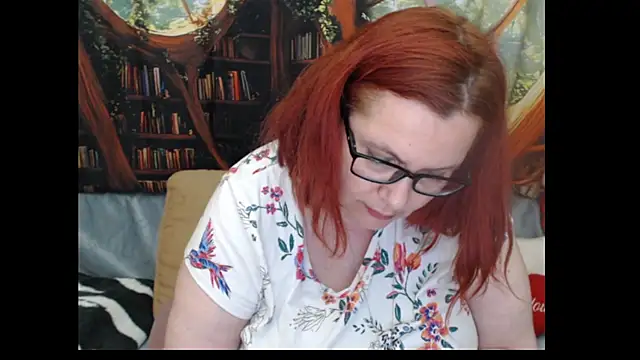 PlayfullMature webcam