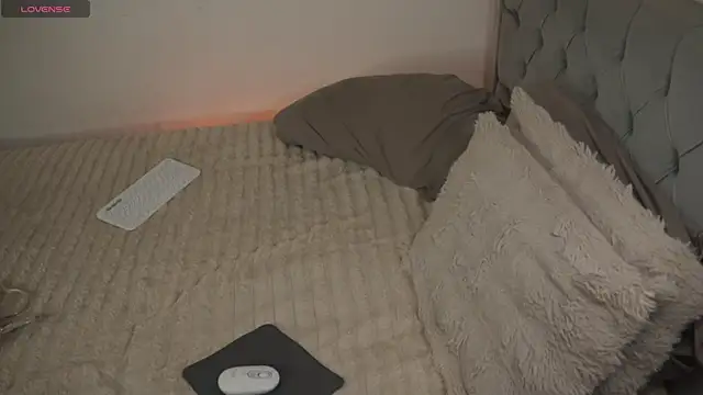 Moon_sweetx2 webcam