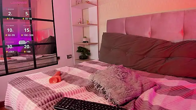 alicemadnes (F young) - big  dildo in pussyu make m e squirt