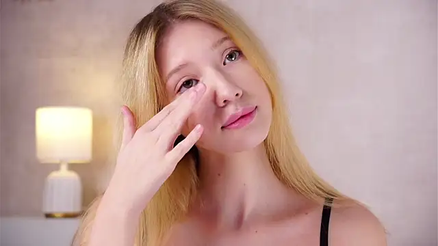 sunnivacovil (F teen) - 💕Slowly stroking my clit💕