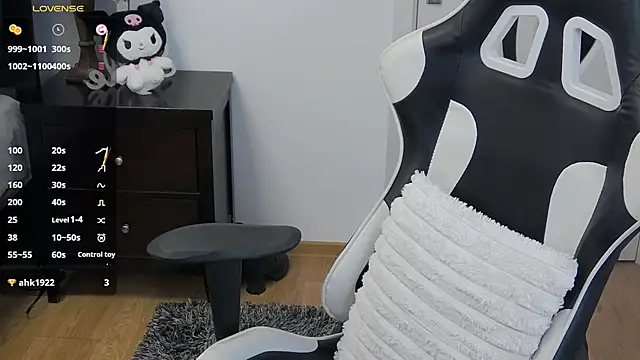 pretty_little_thing webcam