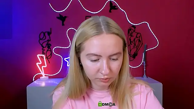mila_glow1 webcam