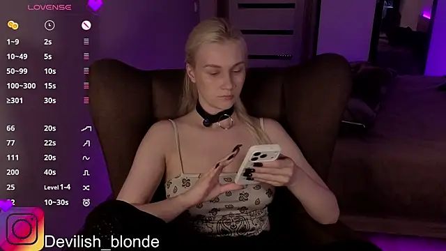 HitchcocianBlonde webcam