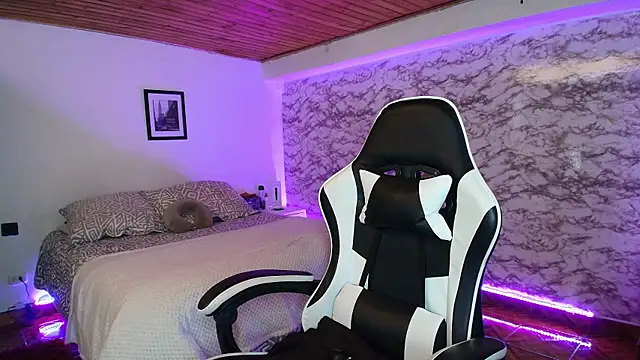Camila_IRoose webcam