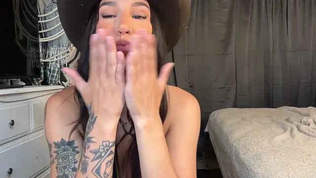 ella2sweet webcam