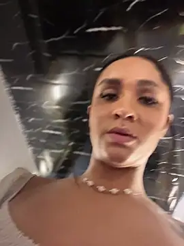 Isabella-Teen live sex cam