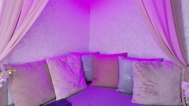 LolaGray__ webcam