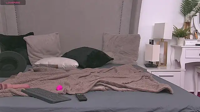 ZoeSkyee webcam