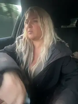Bustyblondebabe32 webcam