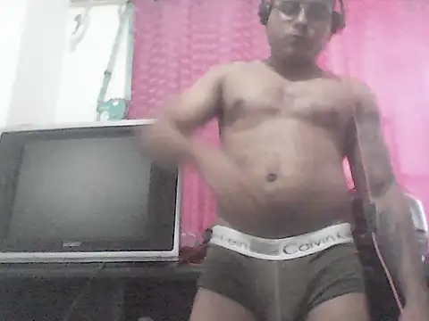 SaucyAffair0 webcam