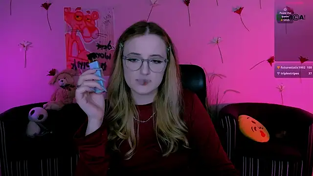 luna_berryy webcam