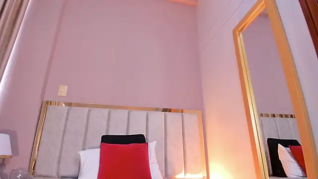 LilaRoss webcam