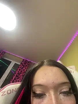 ItsKristall webcam