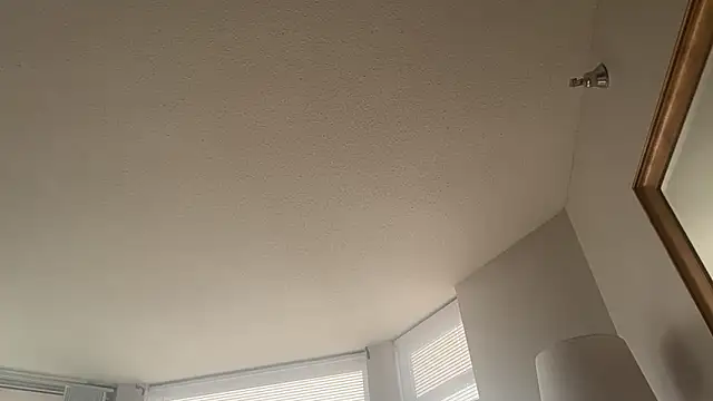 bubblebuttblondeboy webcam