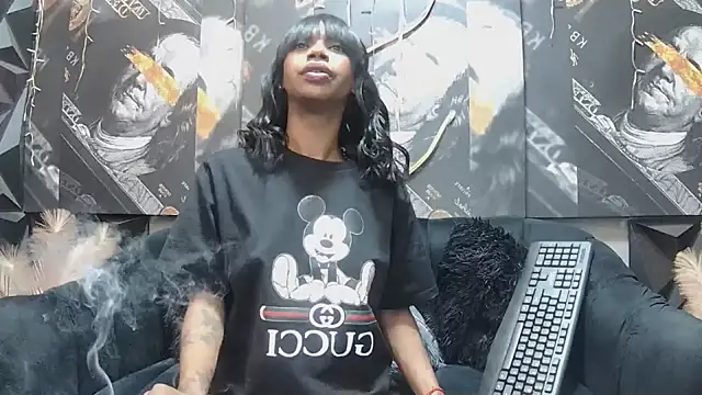 Lilmisbaddyxxx webcam
