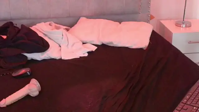 Juliieta_gray webcam