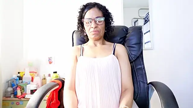 Aries_Mature webcam